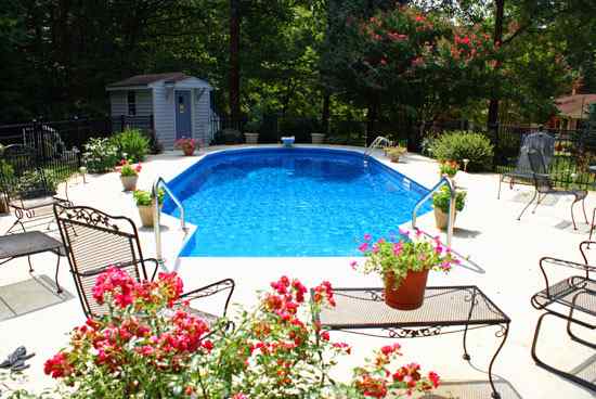how to find a leak in a swimming pool
